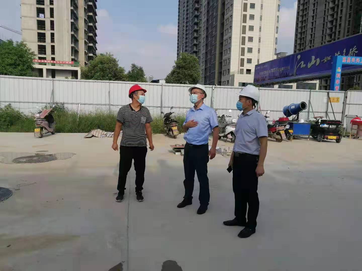 趙治平到金頂山路項目指導(dǎo)疫情防控2.jpg 趙治平到金頂山路項目指導(dǎo)疫情防控2.jpg