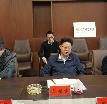 中原銀行一行到訪市產(chǎn)業(yè)集團(tuán)302.png 中原銀行一行到訪市產(chǎn)業(yè)集團(tuán)302.png