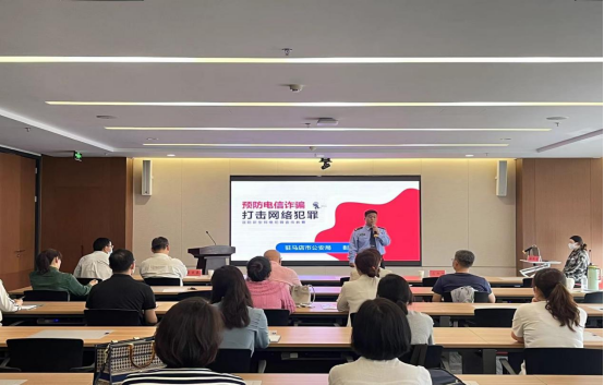 市產(chǎn)業(yè)集團(tuán)聯(lián)合市公安局開展反電信詐騙宣傳活動1392.png 市產(chǎn)業(yè)集團(tuán)聯(lián)合市公安局開展反電信詐騙宣傳活動1392.png