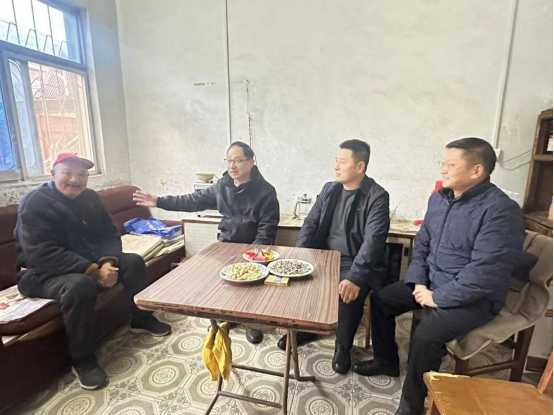 黨建引領(lǐng)聚合力 走訪慰問暖人心—產(chǎn)業(yè)集團開展春節(jié)走訪慰問老黨員活動627.png