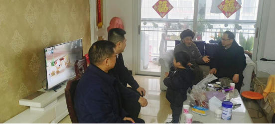 黨建引領(lǐng)聚合力 走訪慰問暖人心—產(chǎn)業(yè)集團開展春節(jié)走訪慰問老黨員活動823.png