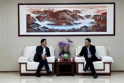 中國(guó)銀行資深審批人陳錦波一行到市產(chǎn)業(yè)集團(tuán)座談交流