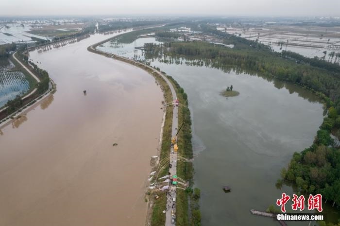 資料圖：10月10日，山西省介休市汾河濕地公園遭遇洪水倒灌。<a target='_blank' href='http://www.chinanews.com/'>中新社</a>記者 韋亮 攝