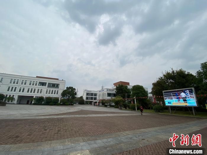 寧波市第二少年兒童業(yè)余體育學(xué)校?！×植?攝