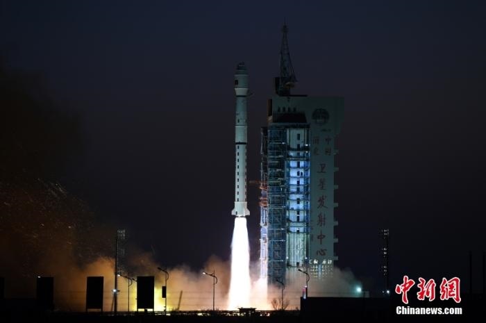 11月23日7時45分，中國在酒泉衛(wèi)星發(fā)射中心用長征四號丙運(yùn)載火箭，成功將高分三號02星發(fā)射升空。 <a target='_blank' href='/'>中新社</a>發(fā) 汪江波 攝