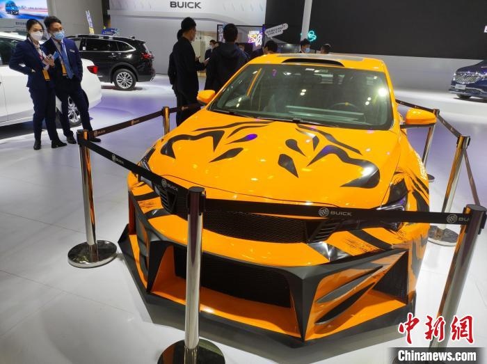 長沙國際車展上展出的汽車。　唐小晴 攝