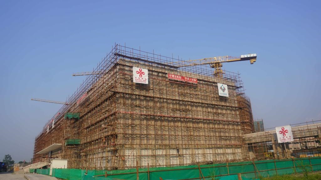 這是2023年5月23日在剛果（金）首都金沙薩拍攝的由中國援建的中部非洲文化藝術(shù)中心項目施工現(xiàn)場。