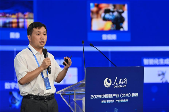 人民中科研究院院長(zhǎng)、首席科學(xué)家李兵發(fā)表主旨演講。人民網(wǎng)記者 于凱攝