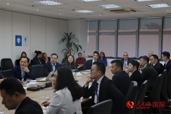 與會(huì)代表參與座談交流。（人民網(wǎng)記者 時(shí)元皓攝）
