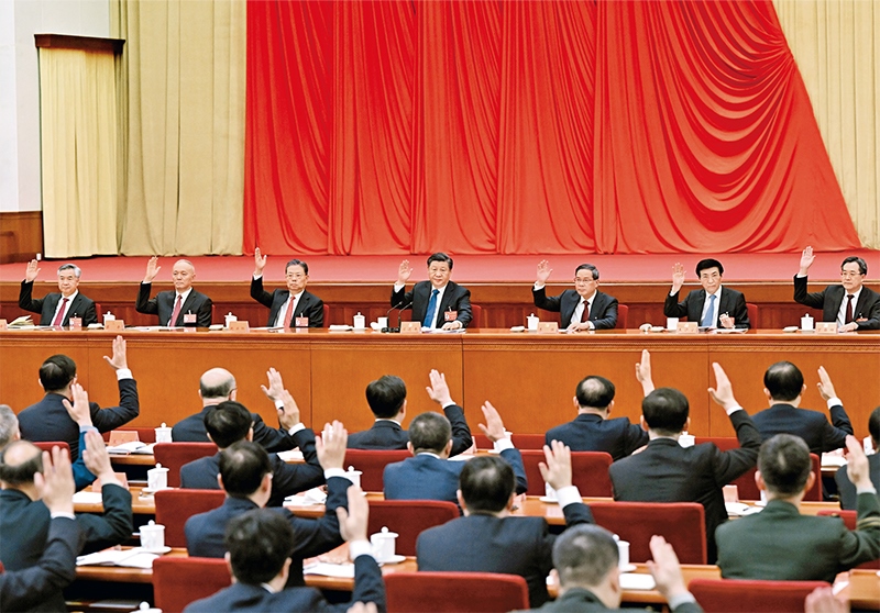 中國共產黨第二十屆中央委員會第二次全體會議，于2023年2月26日至28日在北京舉行。這是習近平、李強、趙樂際、王滬寧、蔡奇、丁薛祥、李希等在主席臺上。 新華社記者 謝環(huán)馳/攝