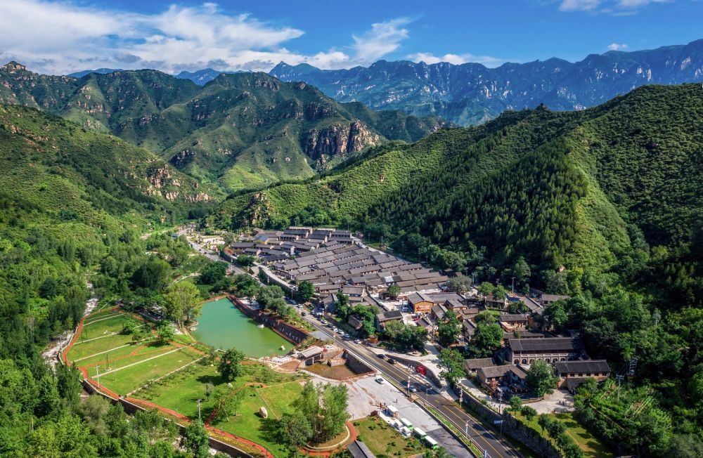 這是2021年7月23日拍攝的河北省阜平縣駱駝灣村景色（無人機(jī)照片）。新華社記者 朱旭東 攝