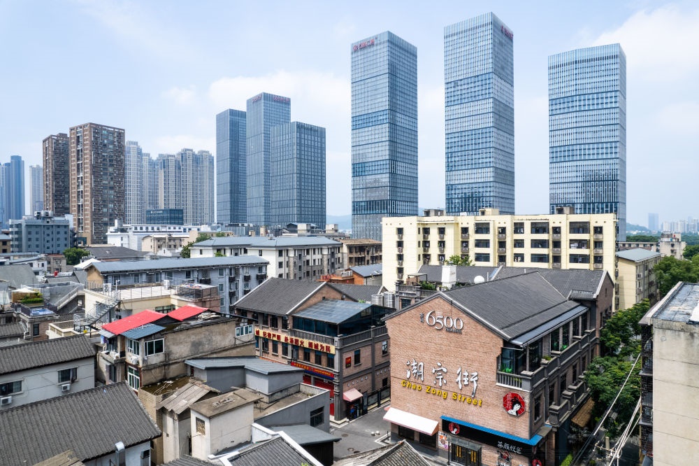  這是在長沙市開福區(qū)拍攝的潮宗街及周邊景色（無人機(jī)照片，6月7日攝）。新華社記者 陳思汗 攝