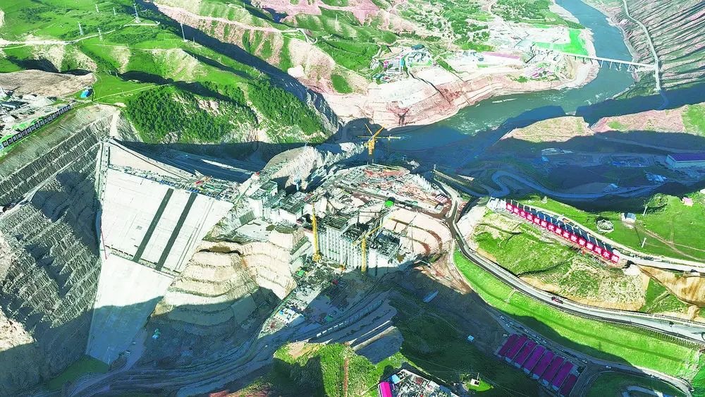 瑪爾擋水電站項(xiàng)目建設(shè)現(xiàn)場。國家能源集團(tuán)青海瑪爾擋水電站供圖