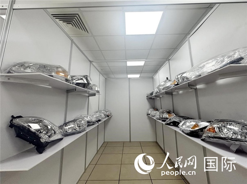 在位于莫斯科格林伍德國際貿易中心的浙江寧波優(yōu)質商品展銷中心內，展示著來自浙江寧波慈溪市的汽車配件樣品。人民網記者 申佳平攝
