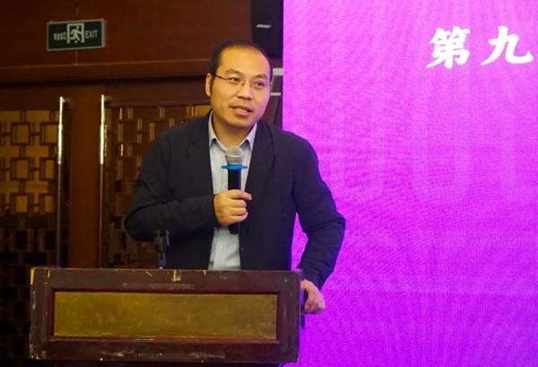 清華大學(xué)社會(huì)科學(xué)學(xué)院副院長(zhǎng)、政治學(xué)系長(zhǎng)聘教授孟天廣在研討會(huì)上總結(jié)發(fā)言。主辦方供圖