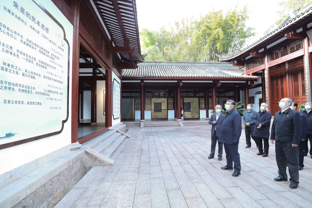 2021年3月22日，習近平在福建省南平武夷山朱熹園，了解朱熹生平及理學研究等情況。新華社記者 鞠鵬 攝