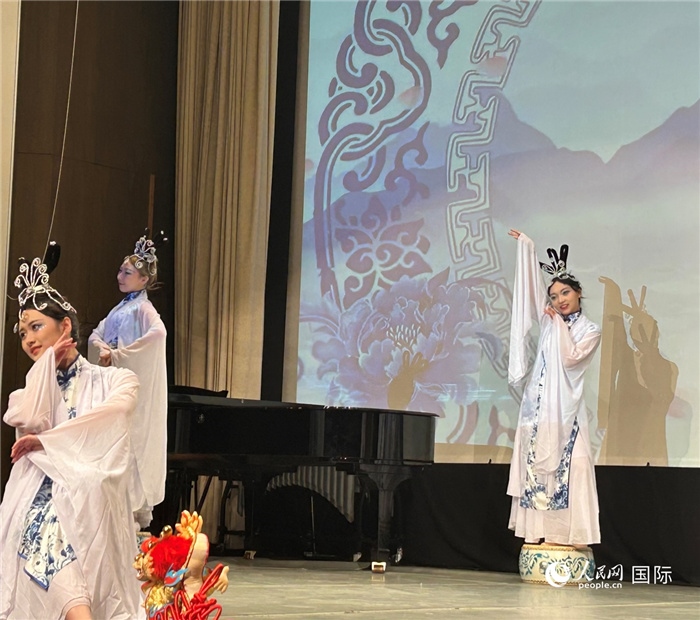 舞蹈《青花瓷》，表演者：德國中歐文化藝術(shù)交流協(xié)會