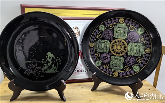 壩漆工藝品。人民網(wǎng)記者 周雯攝