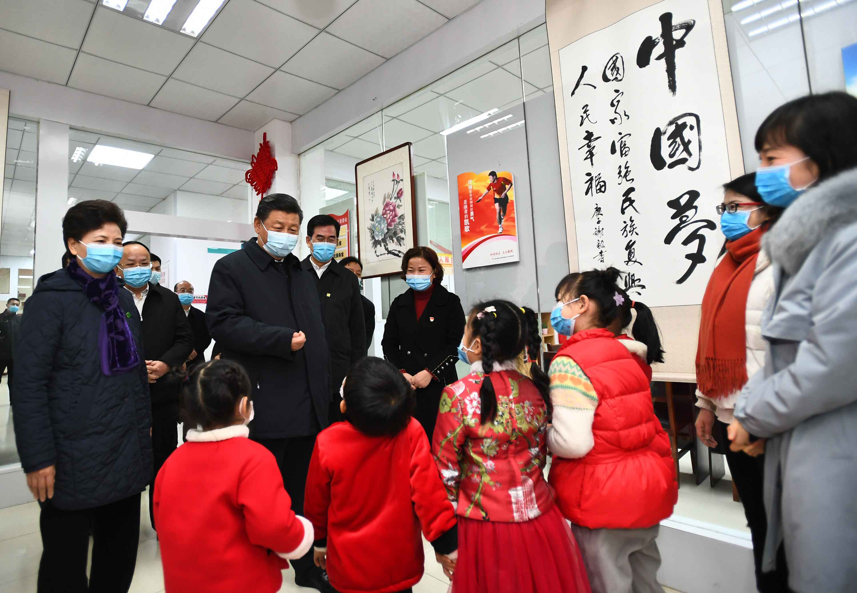 △ 2021年2月4日下午，習(xí)近平在貴陽市觀山湖區(qū)金陽街道金元社區(qū)，看望慰問社區(qū)居民。