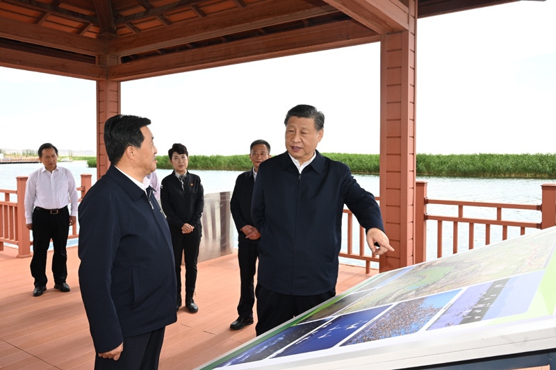 2023年6月5日，習(xí)近平總書記在內(nèi)蒙古自治區(qū)巴彥淖爾市烏梁素?？疾?。