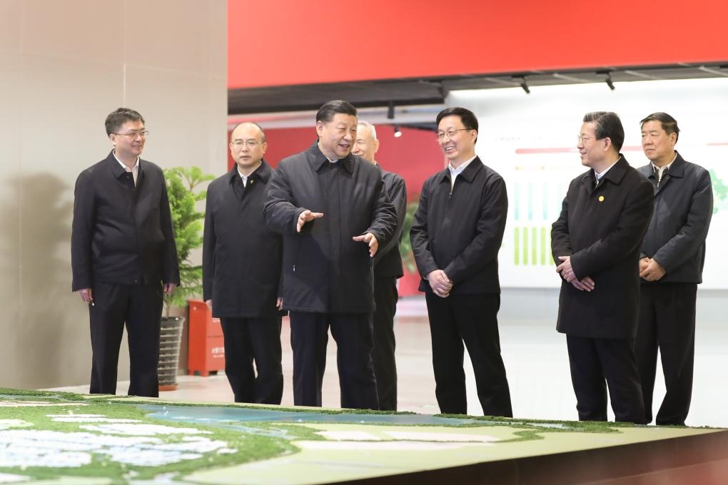 2019年1月16日上午，習(xí)近平總書記在河北雄安新區(qū)規(guī)劃展示中心，仔細(xì)聽取新區(qū)總體規(guī)劃、政策體系及建設(shè)情況介紹。新華社記者 鞠鵬 攝