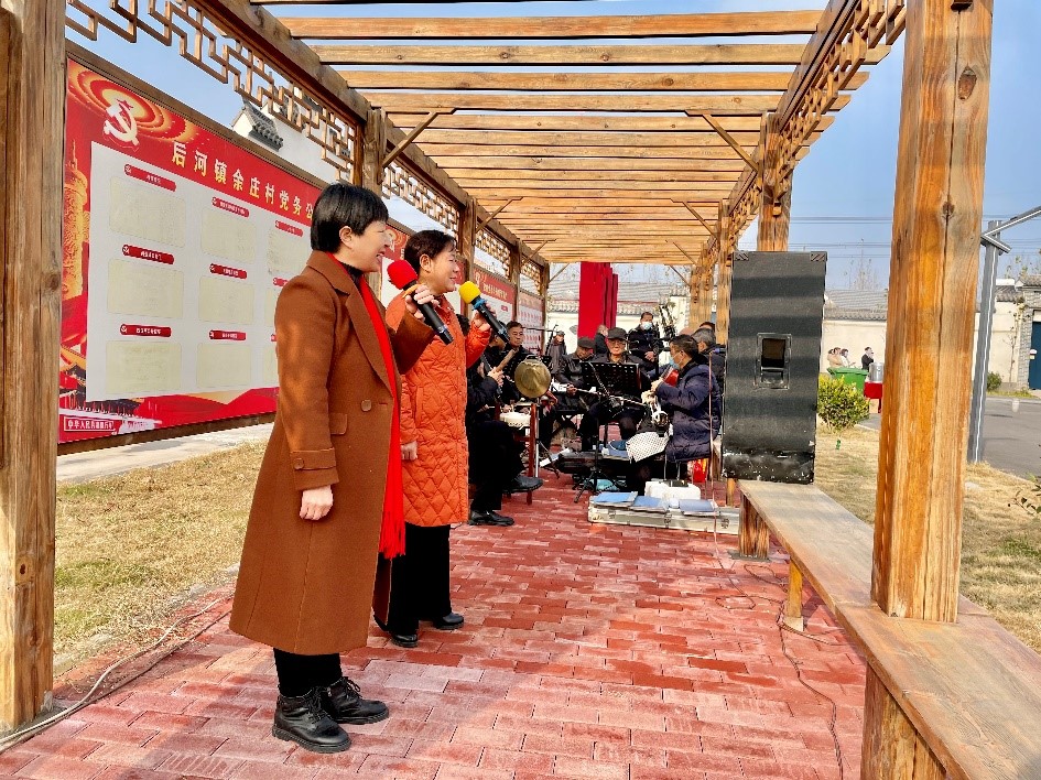 河南安陽內(nèi)黃縣余莊村村民們正排練元宵節(jié)晚會節(jié)目。受訪者供圖