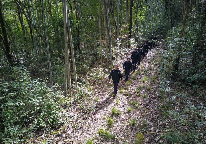 △2022年1月19日，武夷山國家公園護林員在巡山。