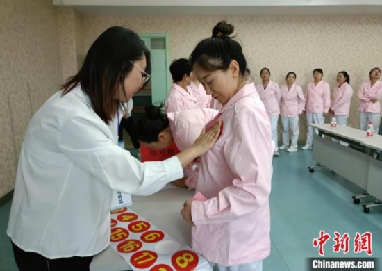 寧夏開展全國孤殘兒童護理員高級技師、技師職業(yè)技能等級認定工作。寧夏民政廳 供圖