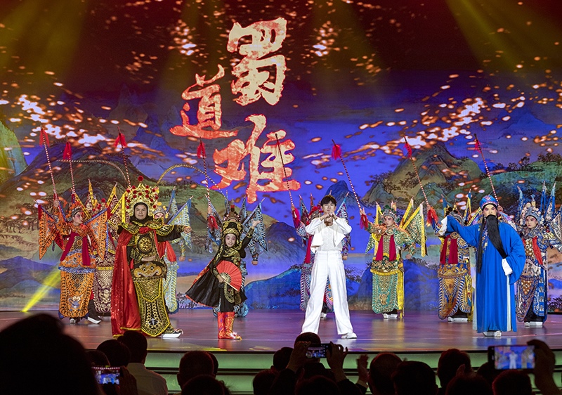 2023年10月13日，成都，“把青春華章寫在祖國大地上”大思政課網(wǎng)絡(luò)主題宣傳和互動引導(dǎo)活動在四川大學(xué)舉行。