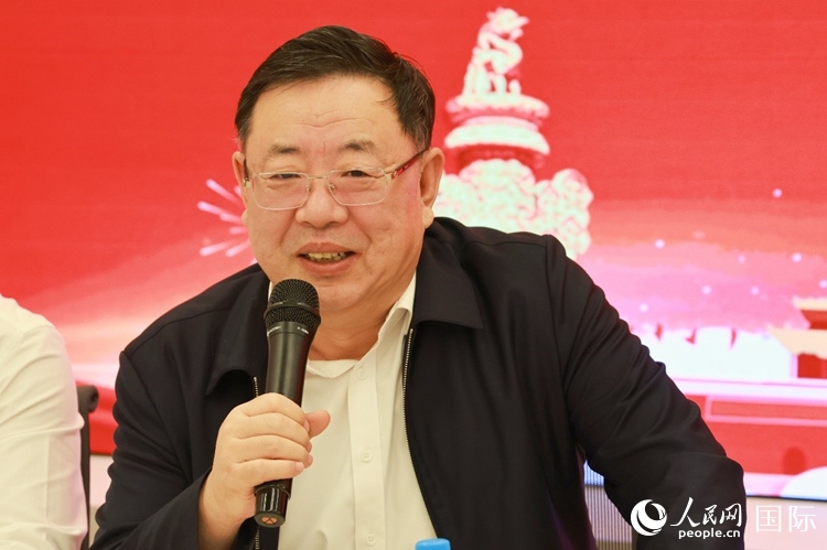 山東省泰安市委書記、市人大常委會主任楊洪濤在座談會上致辭。人民網(wǎng)記者 陳海琪攝