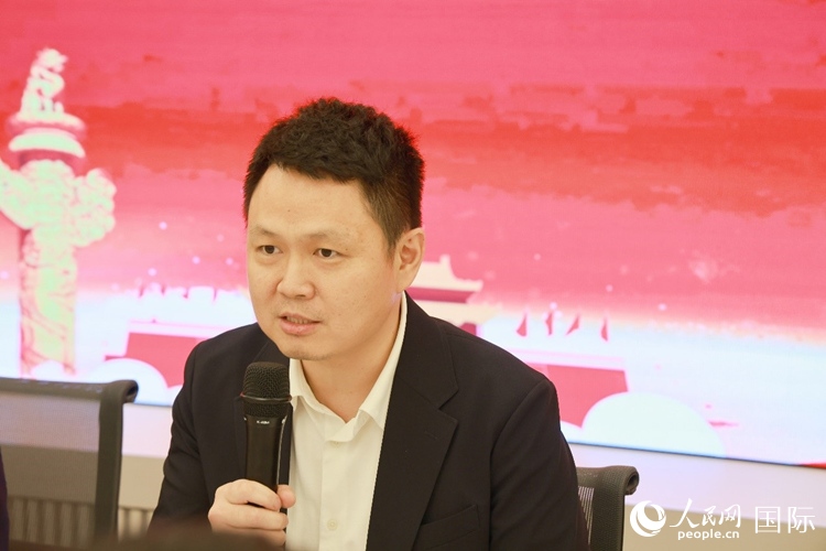 中國駐里約熱內(nèi)盧總領(lǐng)館副總領(lǐng)事王尉育在座談會上致辭。人民網(wǎng)記者 陳海琪攝