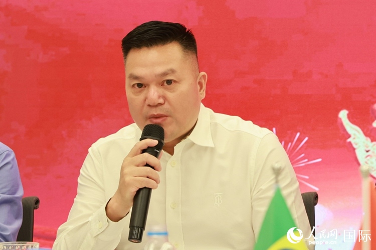 巴西和統(tǒng)會會長張小春在座談會上致辭。人民網(wǎng)記者 陳海琪攝