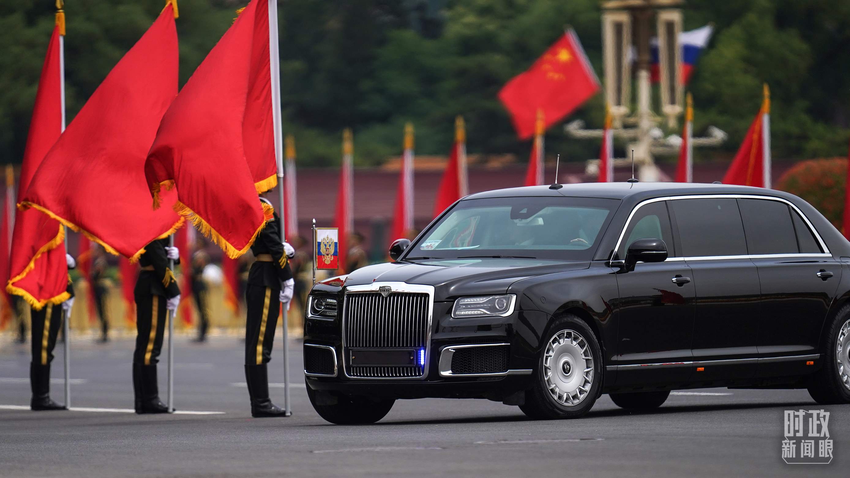 △普京總統(tǒng)乘車抵達(dá)歡迎儀式現(xiàn)場(chǎng)。（總臺(tái)國廣記者李晉拍攝）