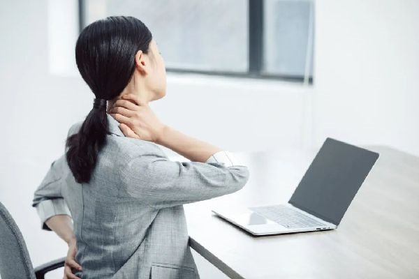 久坐傷身，快來學習這套肩頸腰椎舒緩操 | 科普時間