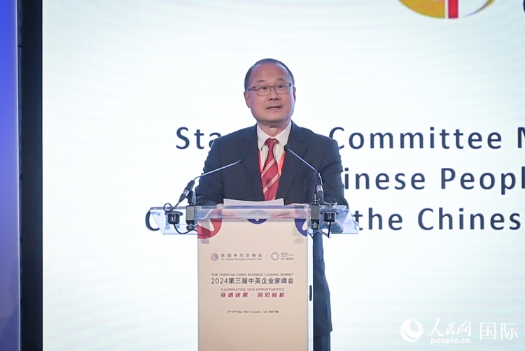 香港中華總商會(huì)會(huì)長(zhǎng)、香港新華集團(tuán)主席蔡冠深致辭。人民網(wǎng) 郭錦標(biāo)攝