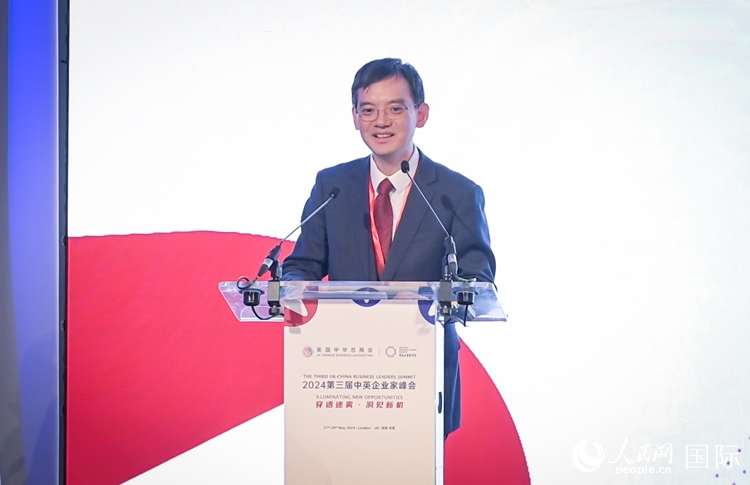 英國中國商會(huì)會(huì)長(zhǎng)、中國銀行倫敦分行行長(zhǎng)方文建致辭。人民網(wǎng) 郭錦標(biāo)攝