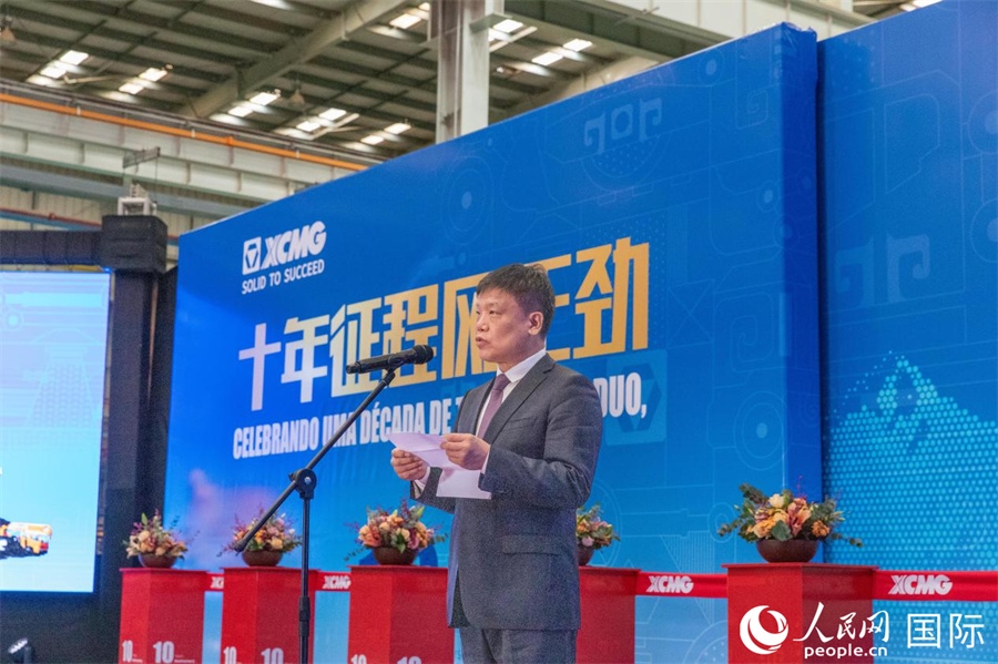 中國貿(mào)促會駐巴西代表處總代表郭英會在致辭中表示，過去十年，中巴經(jīng)貿(mào)關系迅猛發(fā)展，數(shù)百家中國企業(yè)進入巴西，投資巴西，為巴西的經(jīng)濟建設貢獻中國企業(yè)的力量。 人民日報社拉美中心分社 威廉·科埃略·維亞納攝