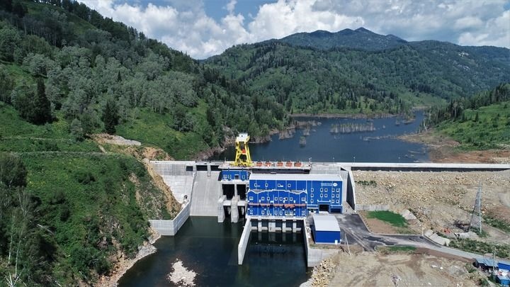 這是2021年7月28日拍攝的哈薩克斯坦圖爾古孫水電站（無人機照片）。新華社發(fā)（奧斯帕諾夫攝）