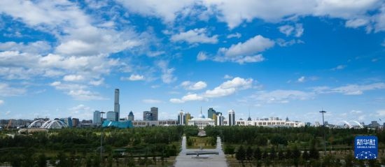 這是7月1日拍攝的哈薩克斯坦首都阿斯塔納的天際線。新華社記者 王建華 攝
