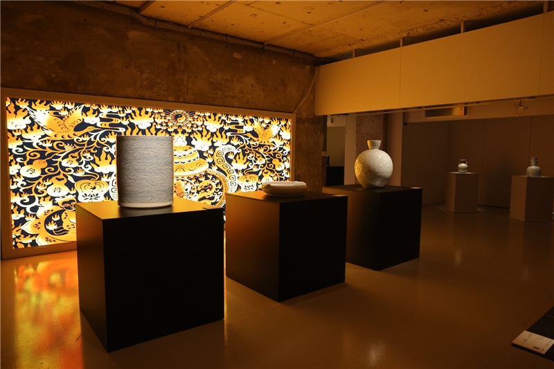 《新生萬(wàn)物-中國(guó)非遺與當(dāng)代設(shè)計(jì)展》展廳。陽(yáng)光媒體集團(tuán)供圖