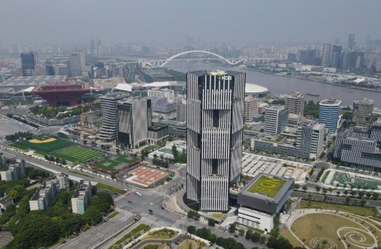 位于中國上海浦東新區(qū)世博園區(qū)的金磚國家新開發(fā)銀行總部大樓（2022年6月17日攝，無人機照片）。新華社記者方喆攝