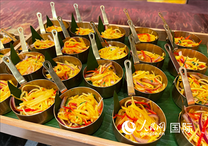 馬來西亞美食節(jié)現(xiàn)場準備的美食。人民網(wǎng) 王婧攝