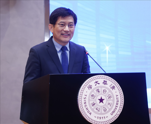 清華大學(xué)國家治理研究院執(zhí)行院長、清華大學(xué)計(jì)算社會科學(xué)與國家治理實(shí)驗(yàn)室執(zhí)行主任孟慶國教授演講。供圖單位：清華大學(xué)國家治理研究院