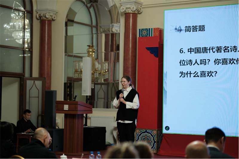 參賽選手現(xiàn)場答題。 俄羅斯國立人文大學孔子學院供圖