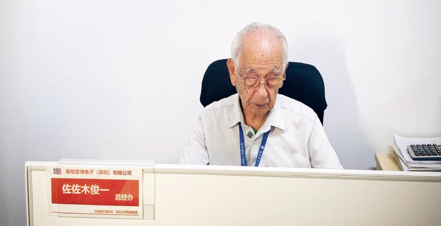 佐佐木俊一在工位上工作。（本刊記者 馮璐／攝）