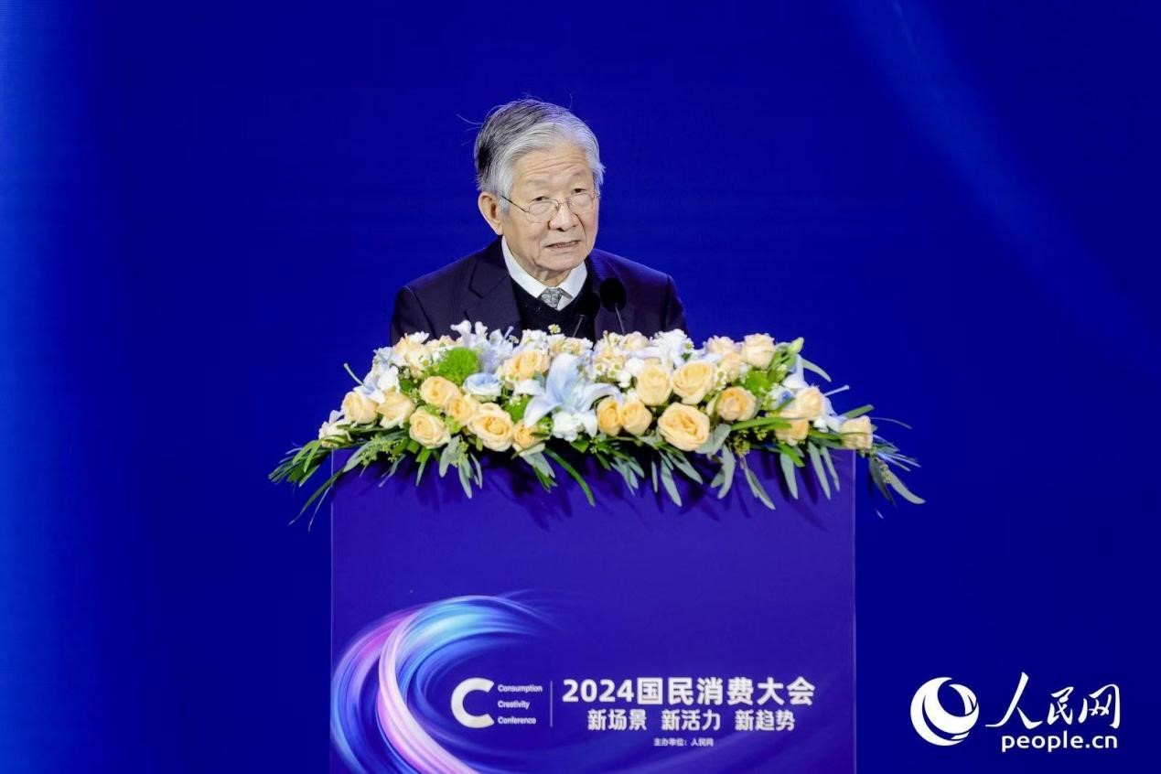 國務院發(fā)展研究中心原副主任、中國企業(yè)評價協(xié)會會長侯云春在2024國民消費大會上分享。