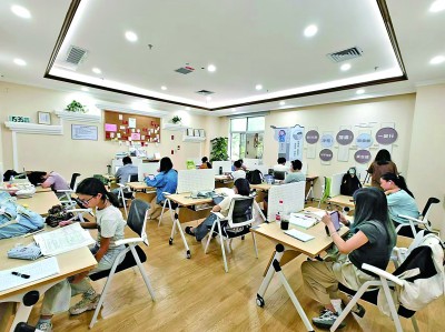 廣東深圳市龍崗區(qū)黨群服務(wù)中心開設(shè)的共享自習(xí)室一景。受訪者供圖