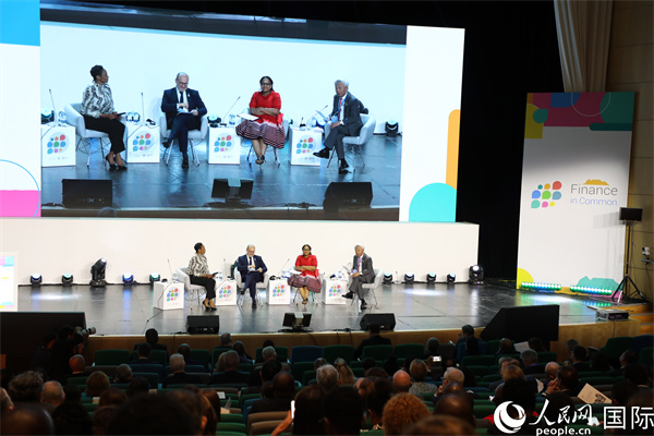 第5屆“共同金融”峰會(huì)在南非開普敦國(guó)際會(huì)議中心開幕。圖為峰會(huì)開幕式現(xiàn)場(chǎng)。人民網(wǎng)記者戴楷然攝