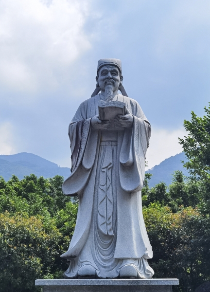 位于南平的朱熹石雕塑像。圖片來源：視覺中國