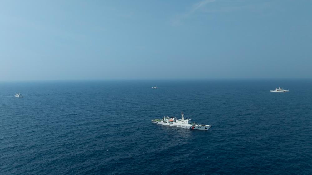 4月22日，中越海警艦艇編隊(duì)在北部灣海域開展聯(lián)合巡邏。（中國海警供圖）